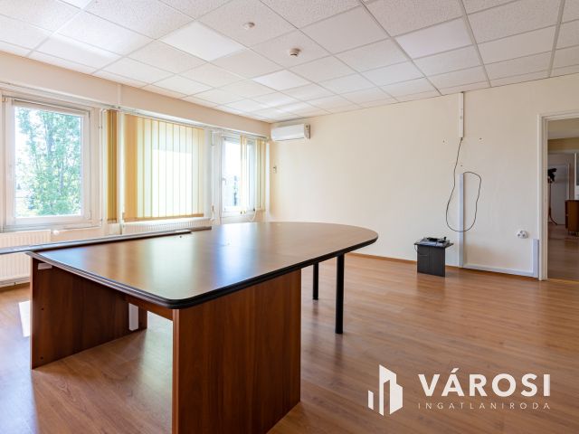 Zuglóban, M3 bevezetőnél, eladó II. emeleti irodaszint