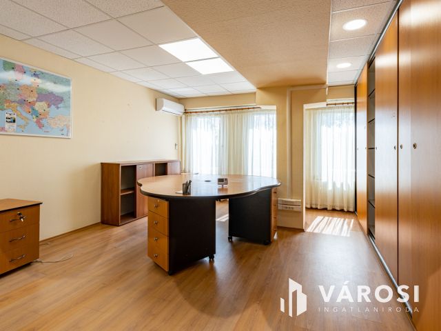 Zuglóban, M3 bevezetőnél, eladó II. emeleti irodaszint