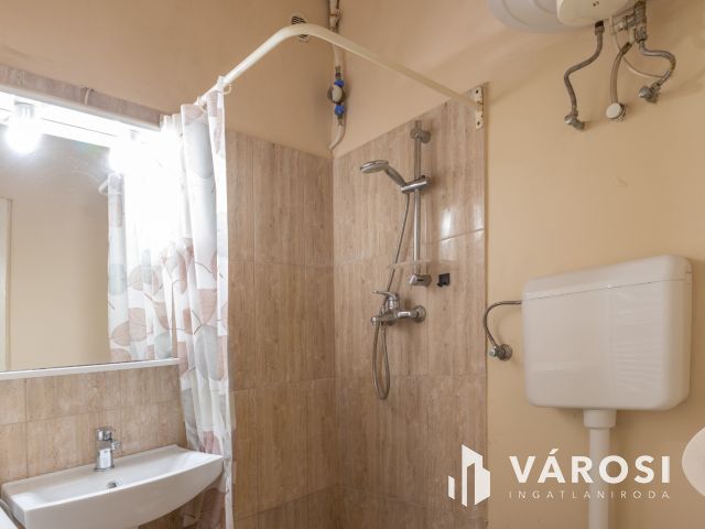 Pozsonyi földszinti takaros lakás