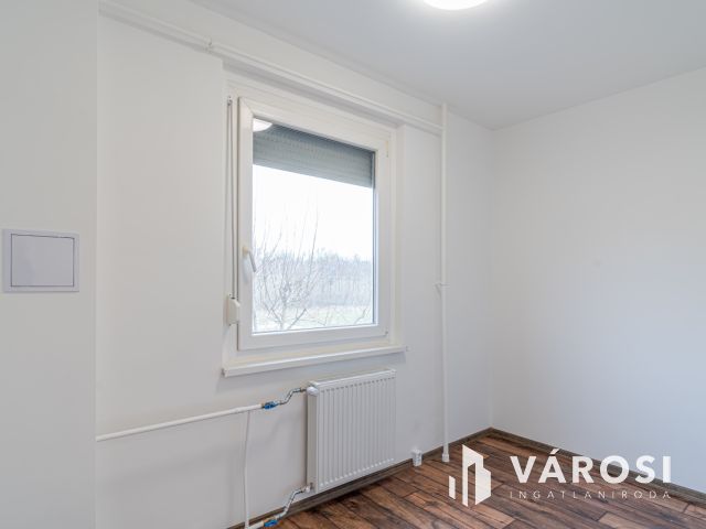 Teljesen felújított első emeleti lakás amerikai konyhával