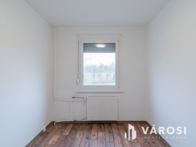 Teljesen felújított első emeleti lakás amerikai konyhával