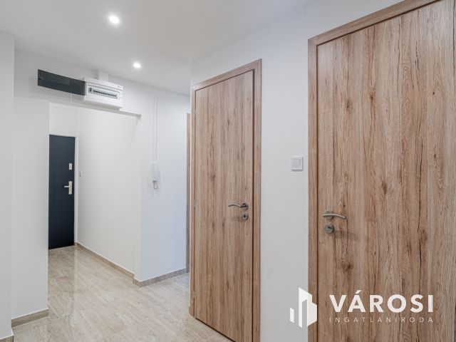 Teljesen felújított első emeleti lakás amerikai konyhával