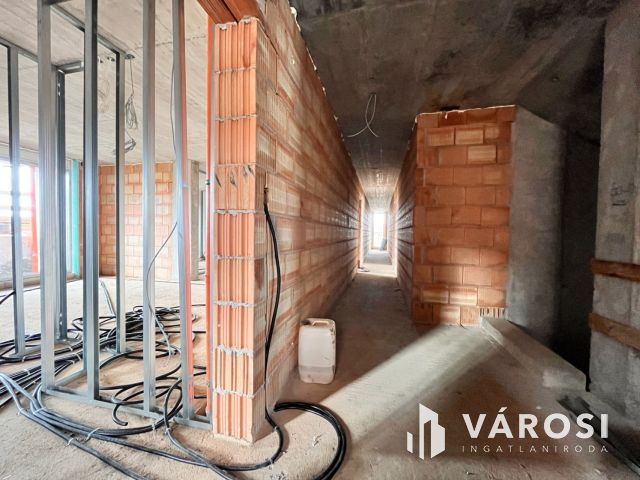 Modern földszinti lakás saját kerttel