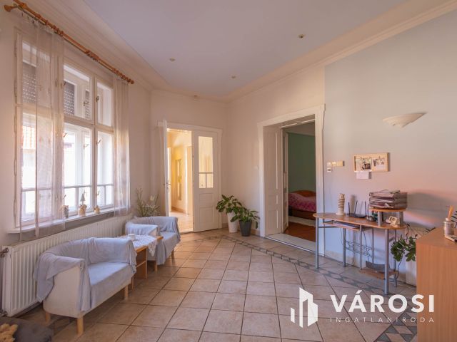 Nagy családi ház Soltvadkert belvárosában