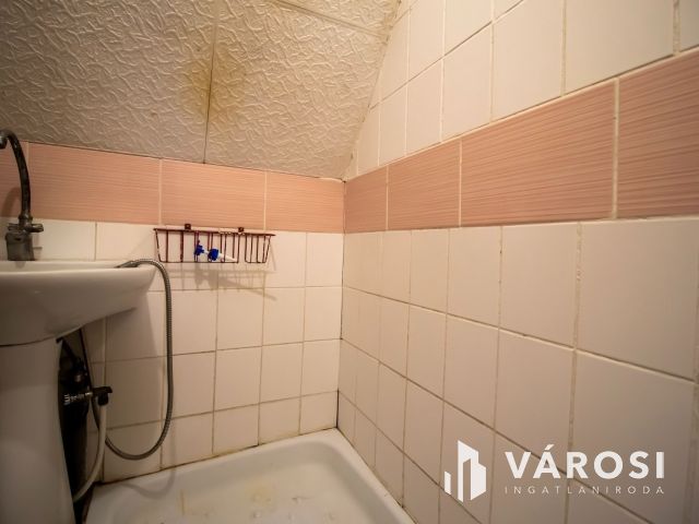 Eladó velencei családi ház csendes helyen