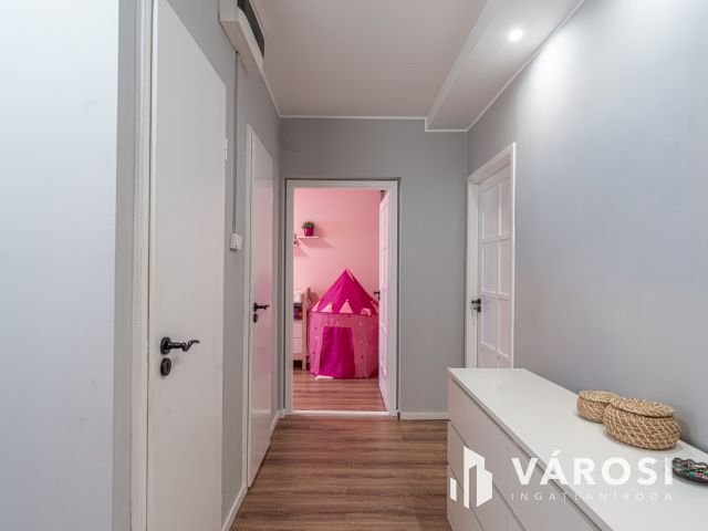 Csorba csííííík ..... (eladó panel lakás)