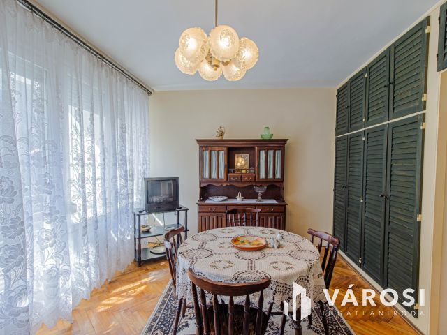 Alul nappali, felül nyugalom – kétszintes otthon garázzsal