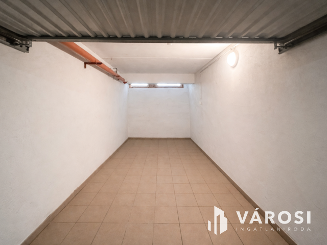 Legjobb helyen földszinti lakás garázzsal