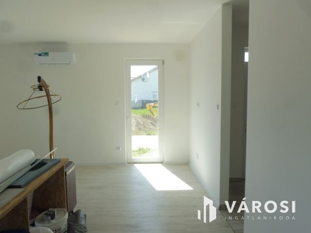 Újszegedi,nyugis,zöld-környezetben ház eladó.