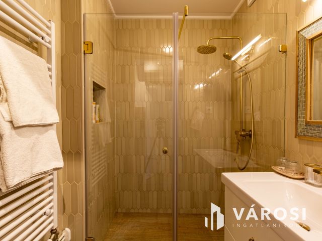 Ugorj le egy színdarabra