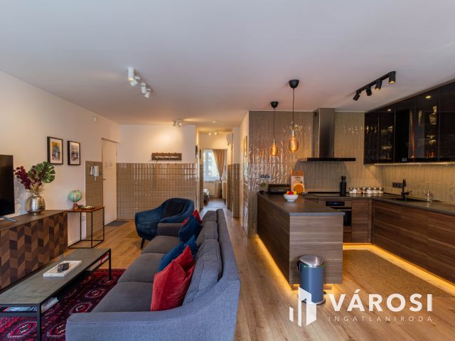 Ugorj le egy színdarabra