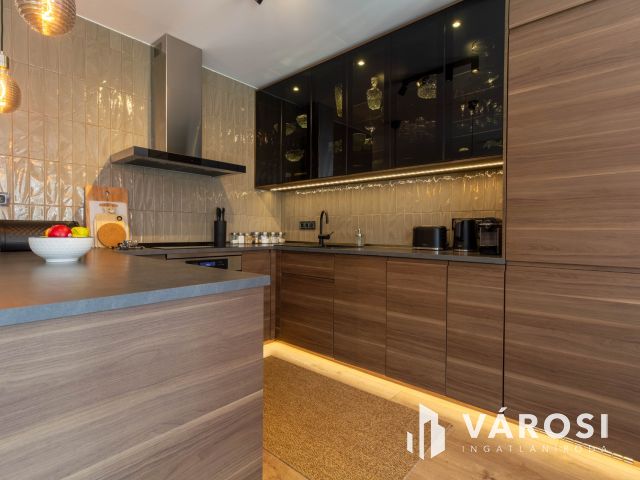 Ugorj le egy színdarabra