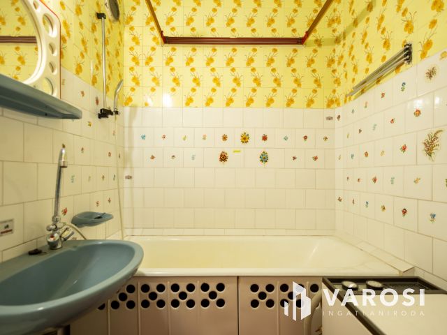 Felújítandó panelprogramos a Hont Ferenc utcában