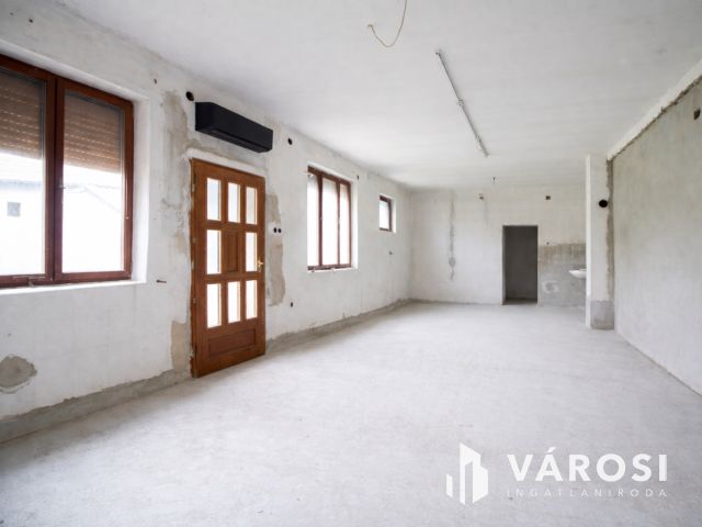 Modern elrendezés, jó ár Nagyszénáson