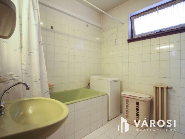 Citadellára néző belvárosi lakás eladó